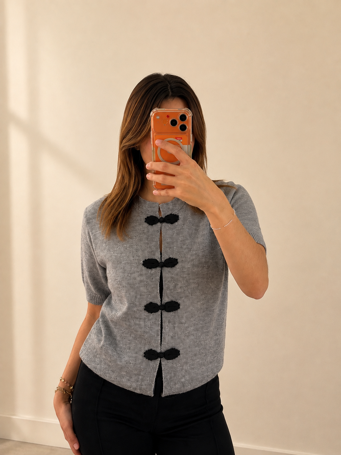 Gilet en maille Ă attache brandebourg