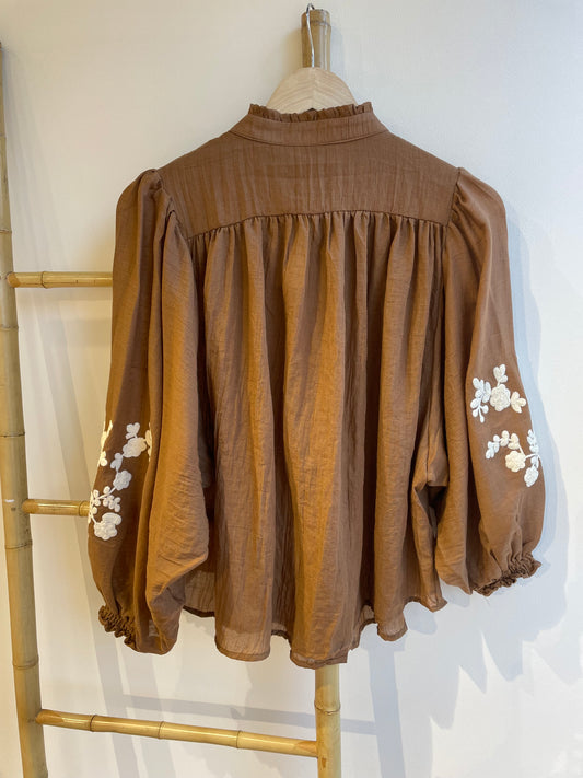 Blouse brodée manches bouffantes