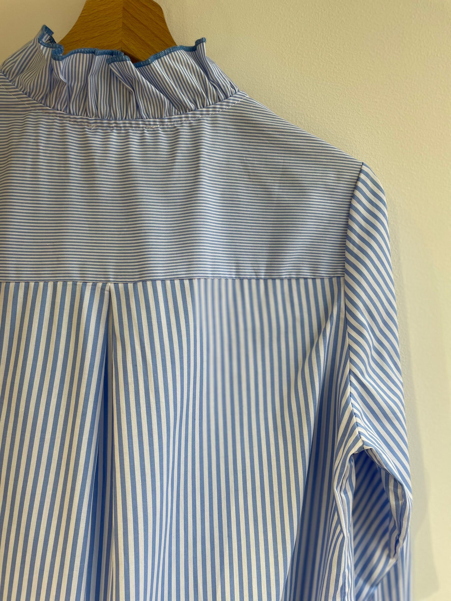 chemise rayée à col volanté