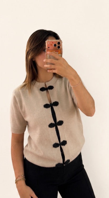 Gilet en maille à attache brandebourg