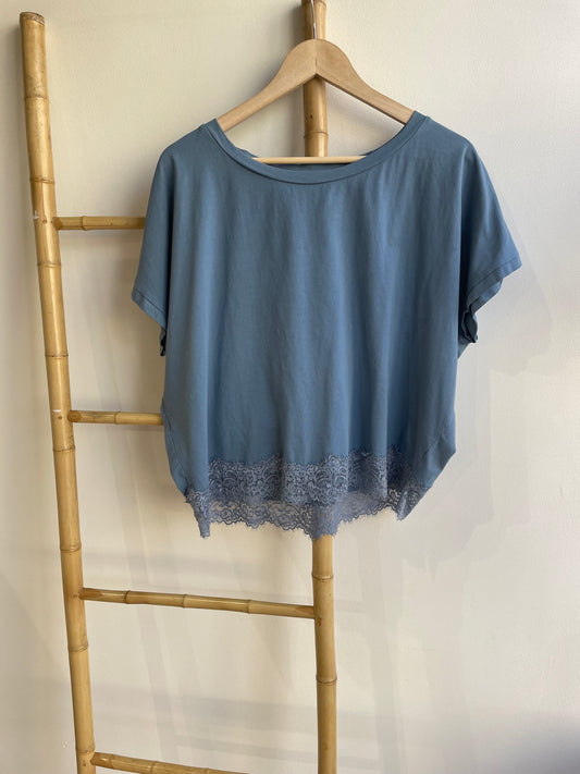 Top avec dentelle