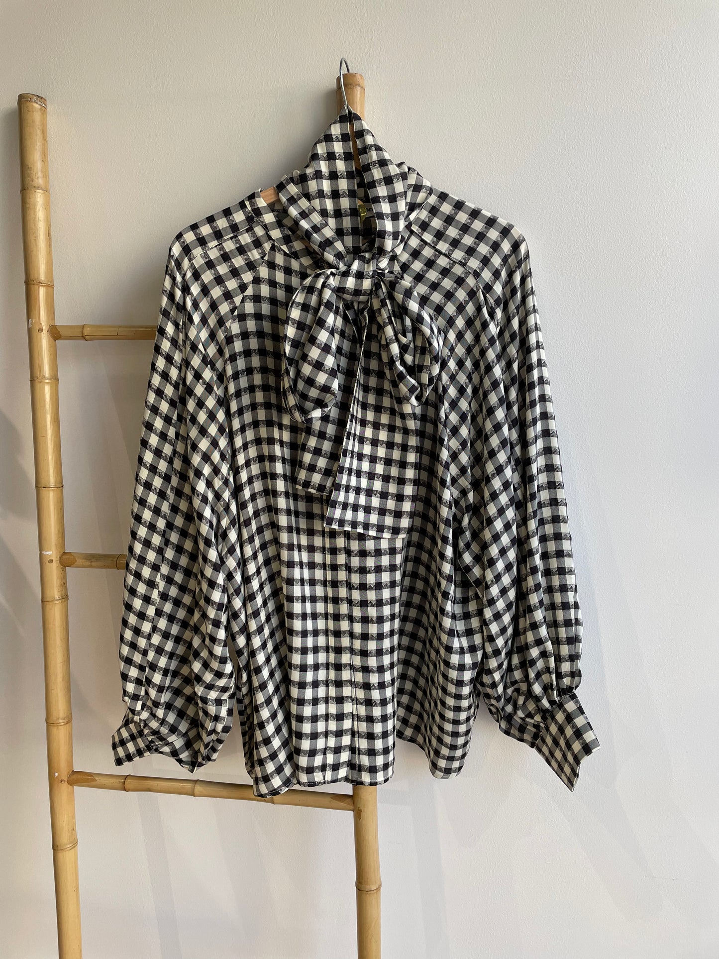 Blouse lavallière