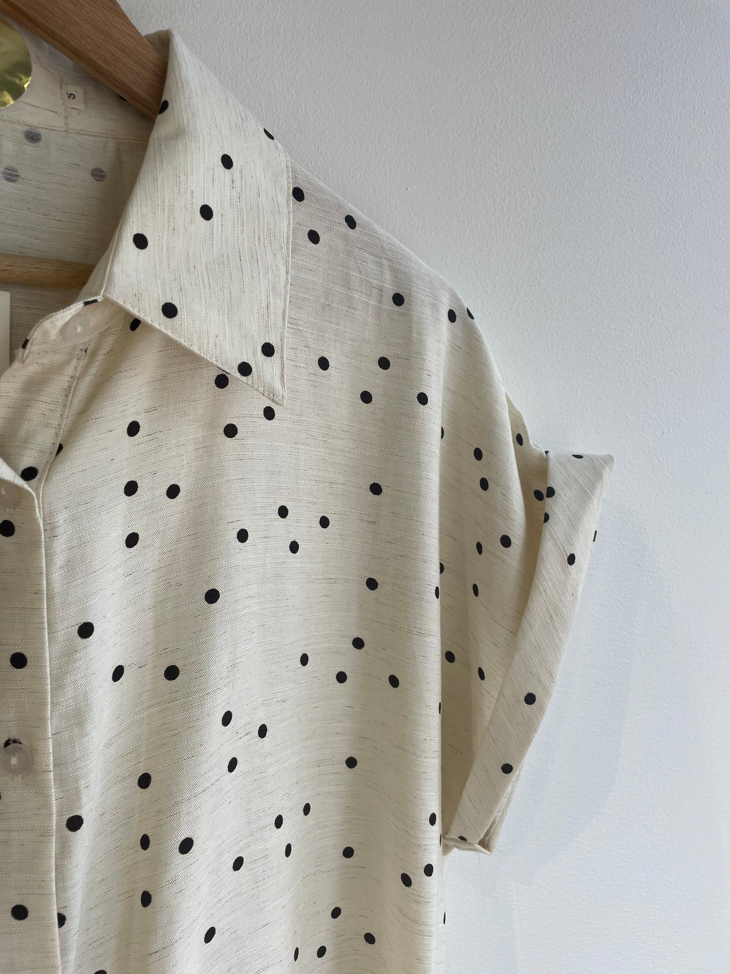 Chemise nouée à pois beige & café