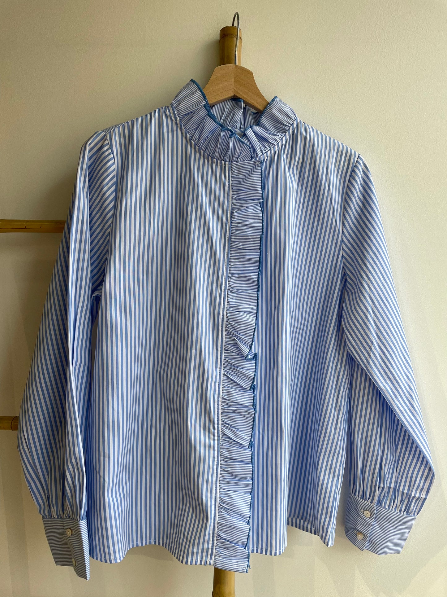 chemise rayée à col volanté