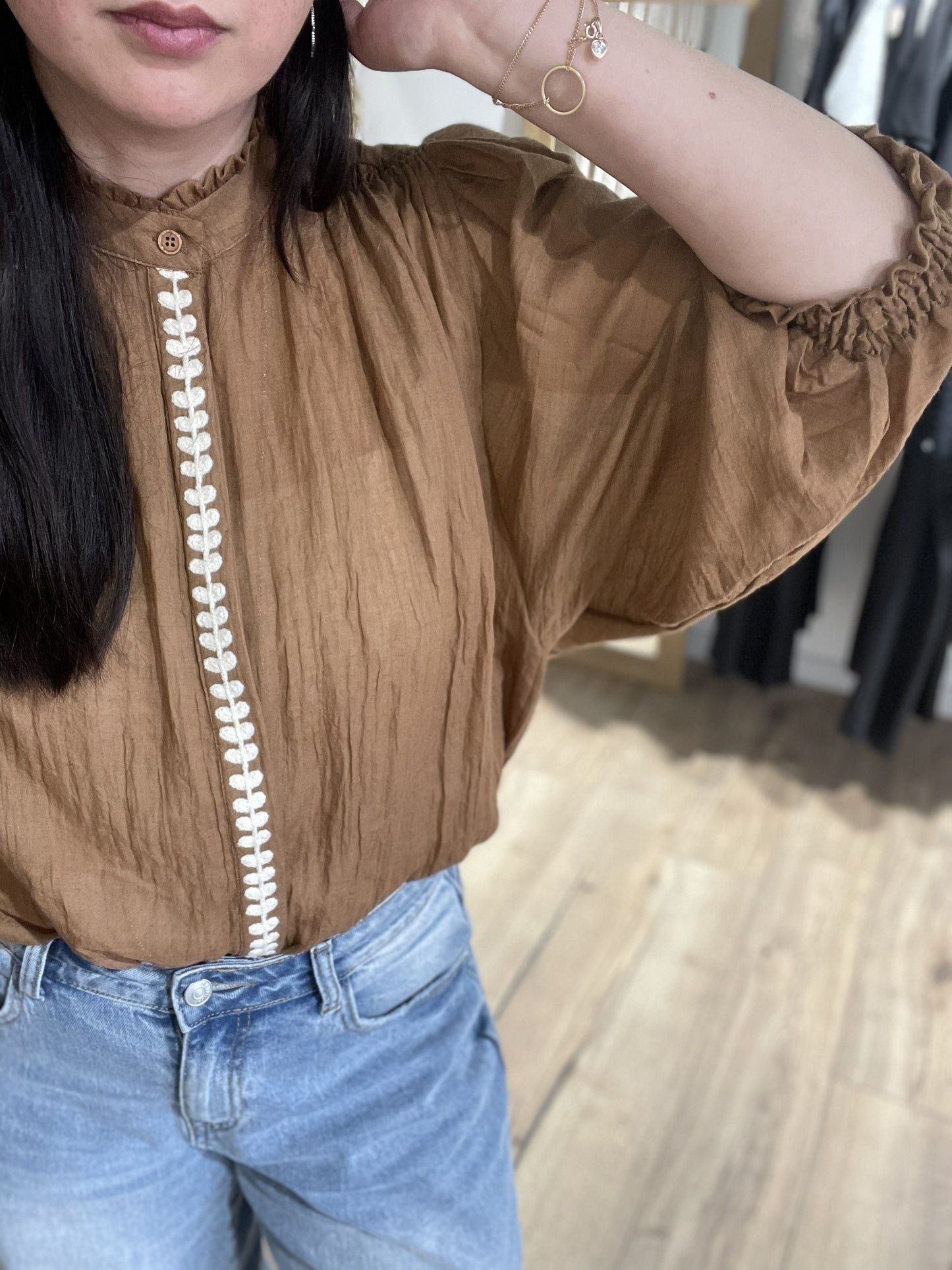 Blouse brodée manches bouffantes